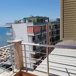 Seaview Apartments Right At The Beach