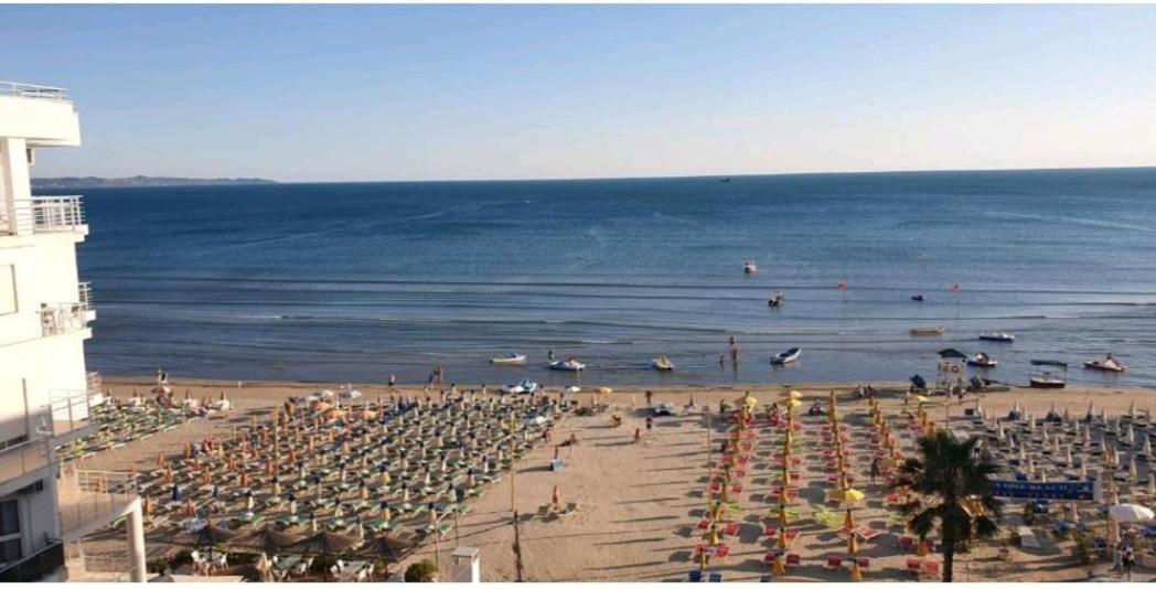 Seaview Right At The *