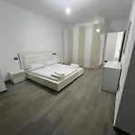 Seaview Apartments Right At The Beach